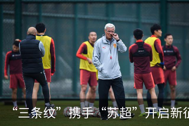 “三条纹”携手“苏超”开启新征程，阿迪达斯续约“苏超”官方战略合作伙伴
